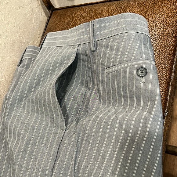 Like New Banana Republic Standard Fit Stretch 97%Cotton Men’s Pinstriped Pants! - Picture 6 of 8
